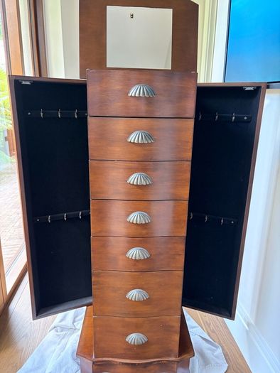 Tall Jewellery Storage Cabinet / Pres