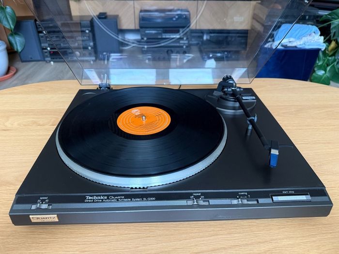 Technics Q300 turntable/recorder