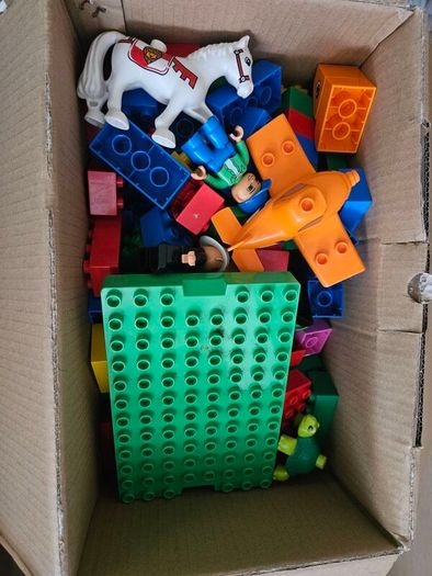 Lego Duplo between 800 - 1000 pieces.