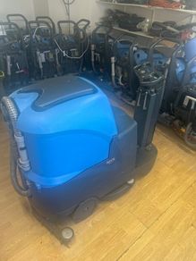 Drive on scrubber dryer