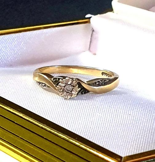 Vintage Hallmarked 9ct Gold Diamond Ring