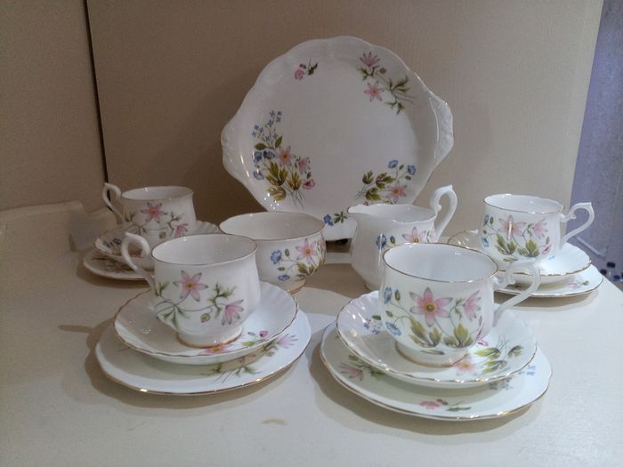 15 piece Tea set 'Wild Anemone' Richmond Bone China