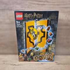 LEGO 76412 Hufflepuff House Coat of Arms