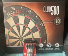 Club500 Dart Board with Darts