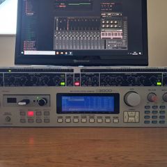 Akai S3000XL sampler