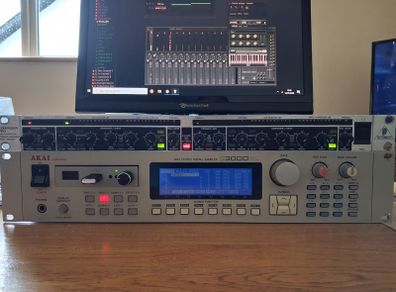 Akai S3000XL sampler