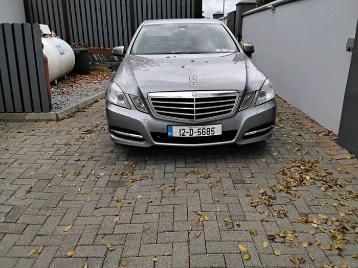 Car 2012 Mercedes E220