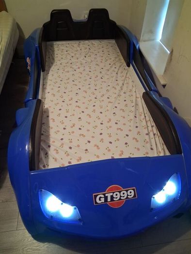 Racing car bed