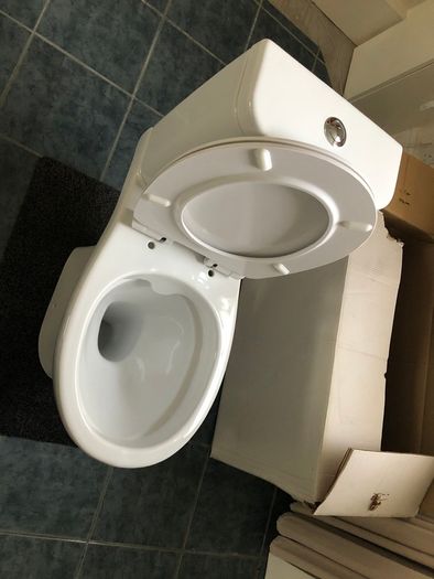 Brand new Cersanit WC & slim line soft close seat