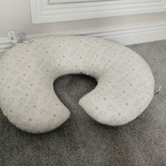 Nursing / boppy pillow