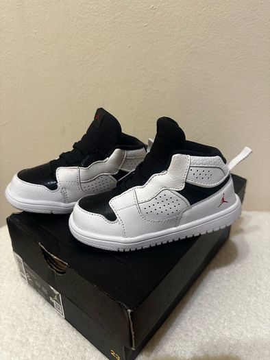 Nike toddler Nike air Jordan trainers