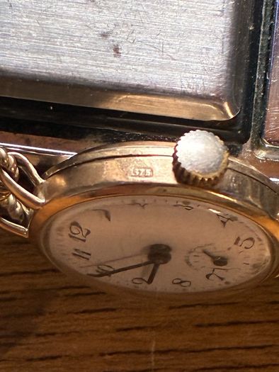 9k gold Swiss made mechanical watch and strap 22.5g