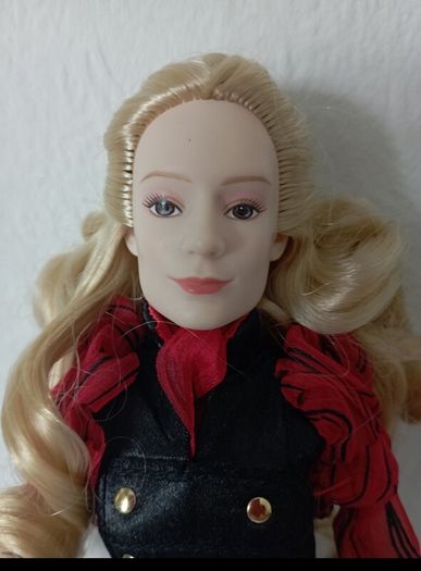 Through the looking glass Alice doll