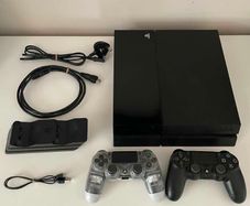 Sony PS4/2 Controllers/Charging Dock