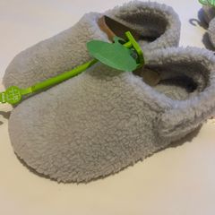 slippers crocs