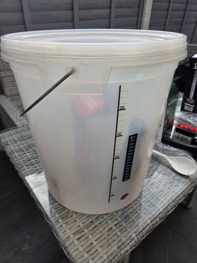 Complete Home Brewing Starter Kit + Bottles (Glass & Plastic)