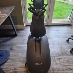 Floor scrubber