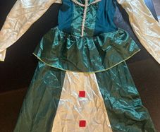 Horrible histories Queen dress