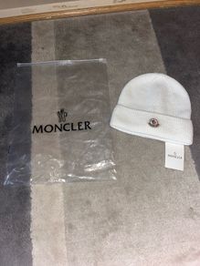 White beanie