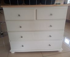 chest of drawers