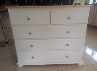 chest of drawers