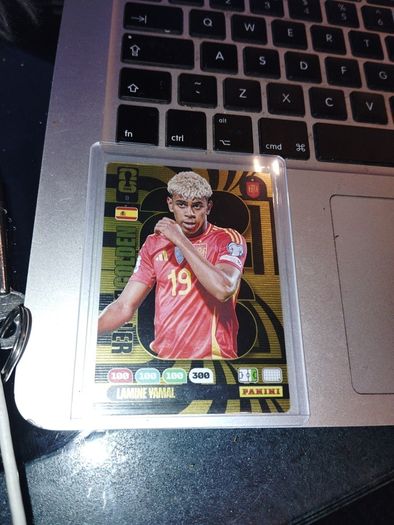 Lamine Yamal golden panini adrenalyn xl card