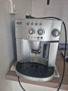 Delonghi coffee machine [beans]