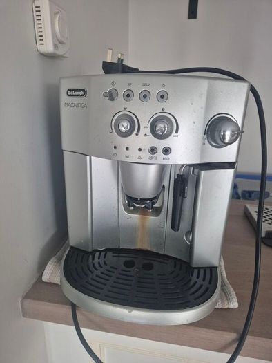 Delonghi coffee machine [beans]