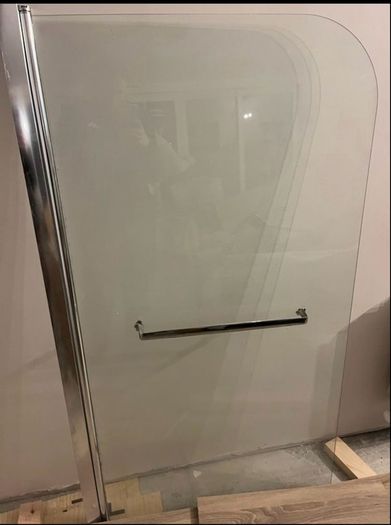 bath/shower screen