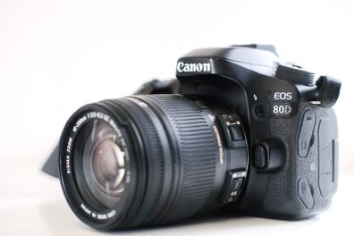 Canon EOS 80D + Sigma 18-250mm + 2 Batteries + 32GB Starter Kit
