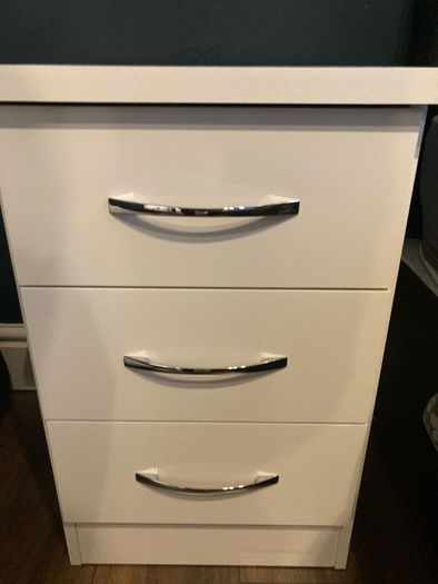 White Gloss Bedside Lockers x 2