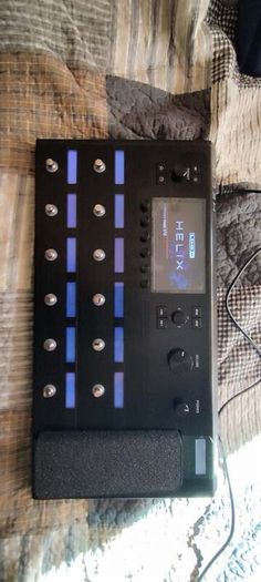 Line 6 Helix Floor multi-effects processor