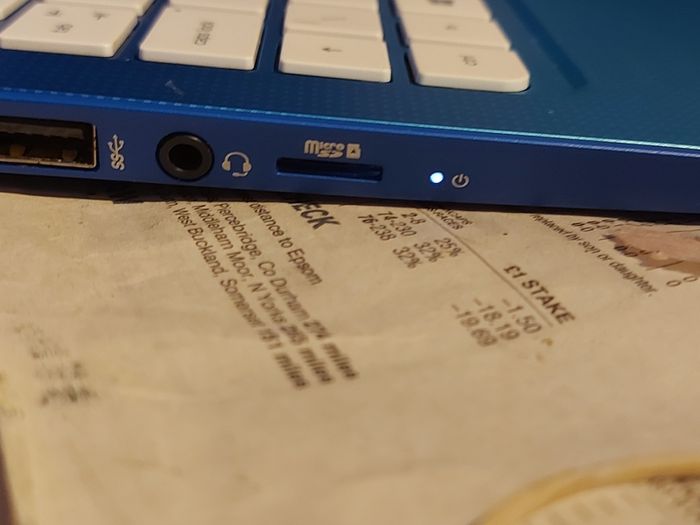 HP Stream, Model 13-co55sa, Intel Celeron CPU N2840, 2.16GHz, 2GB Ram, 32GB EMC Flash, Windows 10, Microsoft Edge, Chrome and VLC