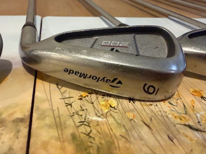 Taylor Made T200 series Irons 4-SW