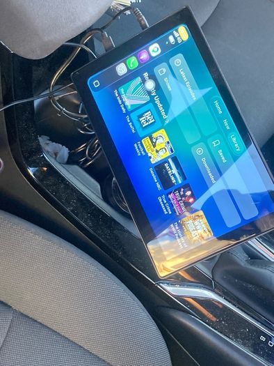Apple CarPlay with cupnholder