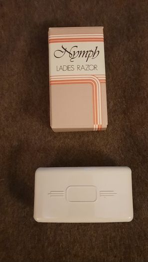 ladies vintage nymph razor with two razor blades in original packaging circa 1960's in excellent condition with no issues FREE STANDARD POSTAGE INCLUDED