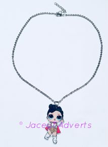 Girl Doll Necklace "THE QUEEN" From Lol Glam Glitter