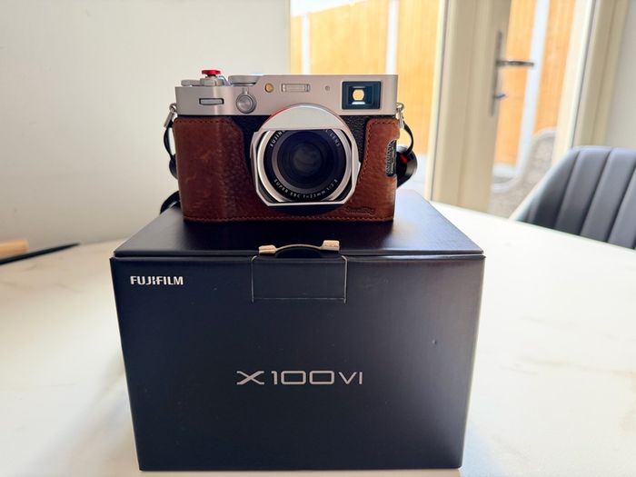 Fujifilm X100VI Silver for sale/ Shutter count 1900