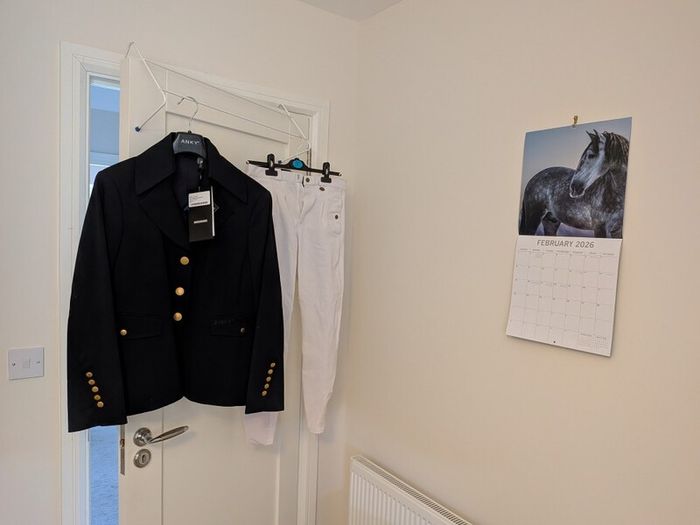 Women's showjumping jacket and jodhpurs