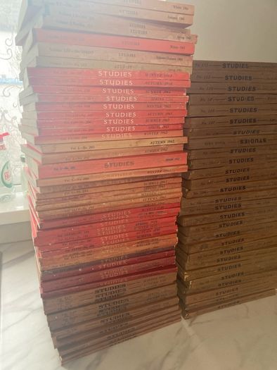 1915 - 1966 An Irish quarterly review magazin