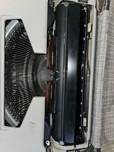Brother deluxe 1350 typewriter