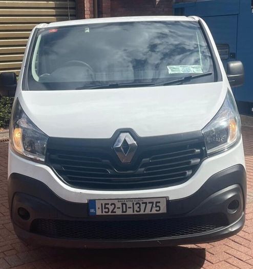 2015 renault trafic very clean