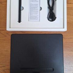 Wacom Intuos Bluetooth Graphics Tablet - Medium