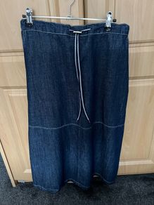 Ladies denim skirt with pockets size S elastic waist