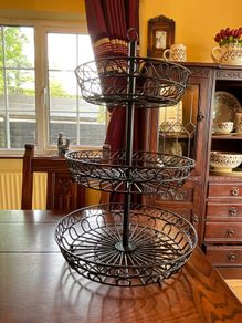 Chefarone Three tier metal fruit basket , adjustable . Keeps fruit fresher with air circulation  .base basket is 34 cm , height to top point 52 cm .adjustable