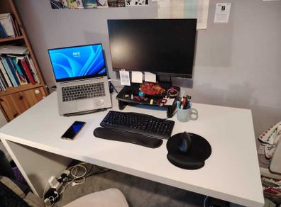 White IKEA Desk - very good condition
