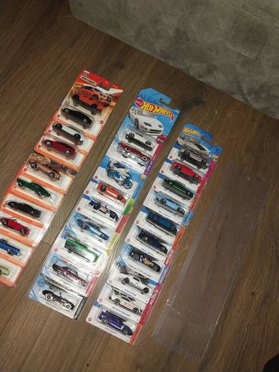 Hotwheels And Matchbox Long and Short Card Protecters Organizers Display Wall Holders