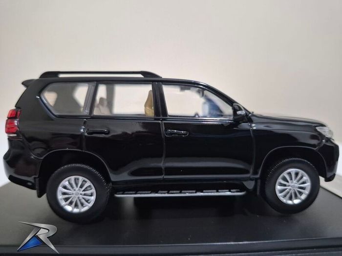 1:43 Toyota Land Cruiser Prado -Black