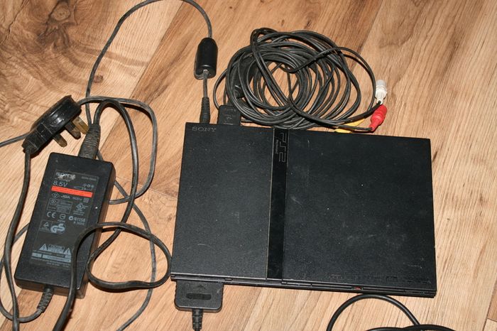 Playstation 2 slim - PS2 slim SCPH-70003 (works well)