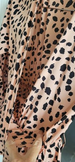 QUIZ blush and black printed blouse Sz 14UK (Fit 12-14UK)